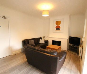 4 bedroom semi-detached house to rent - Photo 1