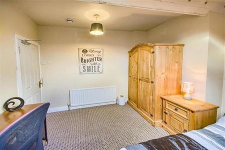 Room 4, 4 Candahar Street, Belfast, BT7 3AQ - Photo 4