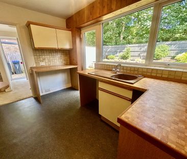 2 bedroom bungalow to rent Cradock Place, Worthing, BN13 - Photo 3