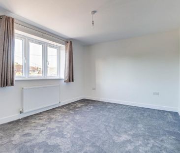 4 bedroom semi-detached house to rent - Photo 2