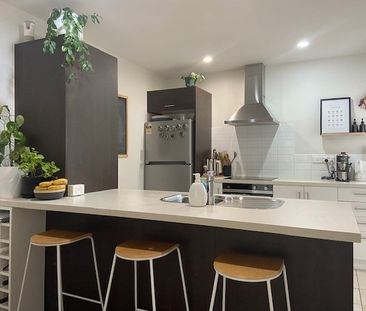 Charming Townhouse in Bayview - Photo 2