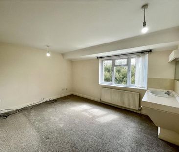 4 bedroom detached house to rent - Photo 3