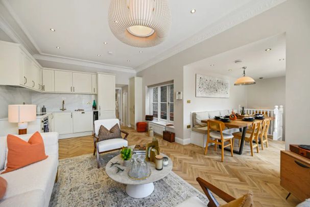 2 bedroom flat in South Kensington - Photo 1