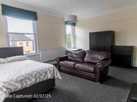 Room 5, 38 Heslington Road - Photo 2