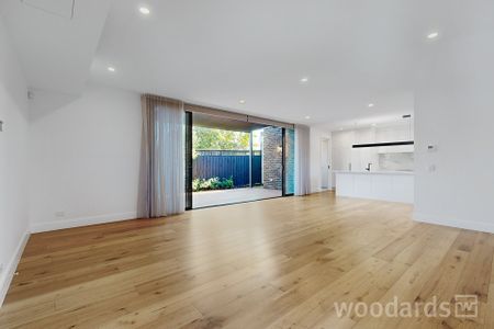 WOW Factor - Stunning Family Home in Perfect Location - Photo 5