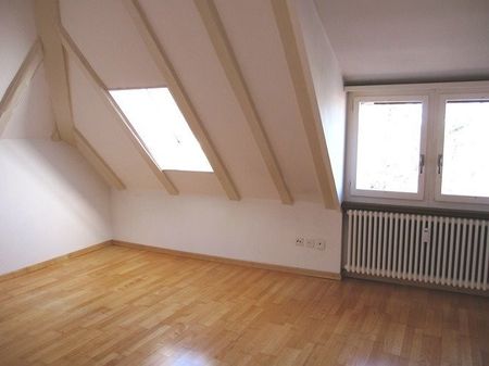 Dachwohnung - Wohnliche Behaglichkeit in Stadtnähe - Photo 2