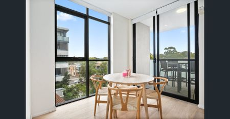 Spacious, Sunlit Abode - Photo 3