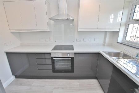 2 bedroom apartment to rent - Photo 4