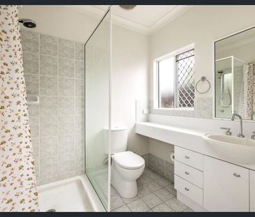 Charming 3 Bed, 2 Bath Home in Prime Smithfield Location - Photo 3