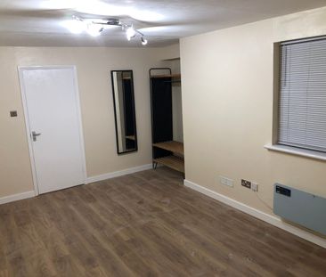 2 Bed Flat, Greenacre Gardens, E17 - Photo 3