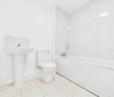 2 bedroom Flat in William Heelas Way, Wokingham - Photo 6