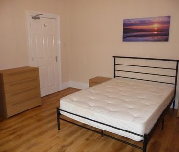 6 bedroom semi-detached house to rent - Photo 4