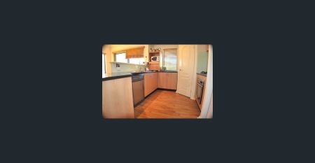 Magnificent Large Townhouse Close To Marina - Photo 3