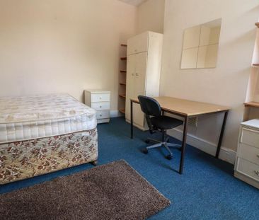 5 bedroom semi-detached house to rent - Photo 1