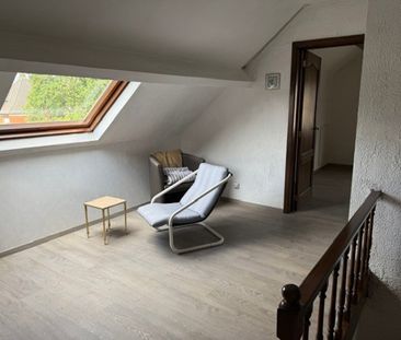 Ruim huis met vier slaapkamers en grote tuin. - Photo 1