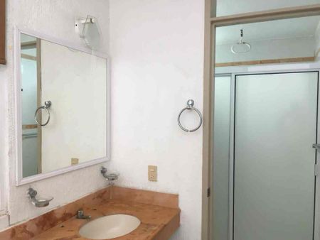 Amplia casa en renta, ideal para oficina o negocio. - Foto 5