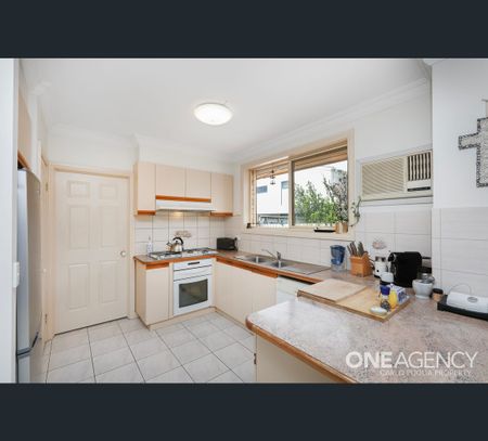 2/37 Haldane Road, Niddrie, Vic 3042 - Photo 5
