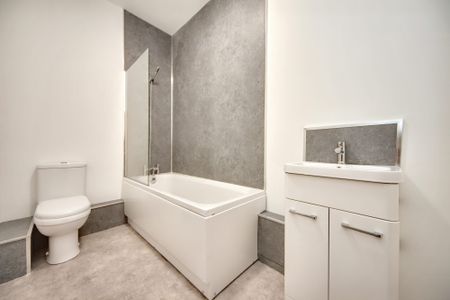 Ormskirk Road, Wigan, WN5 - Photo 2