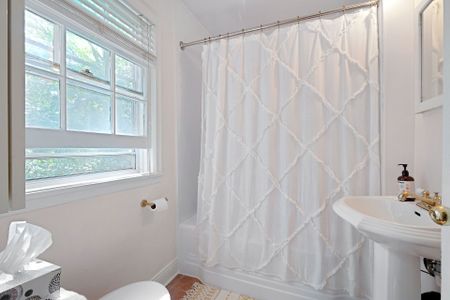 For Lease - 16 Sandridge Road, Manor Park - Cardinal Glen and Area, Ontario - Photo 3