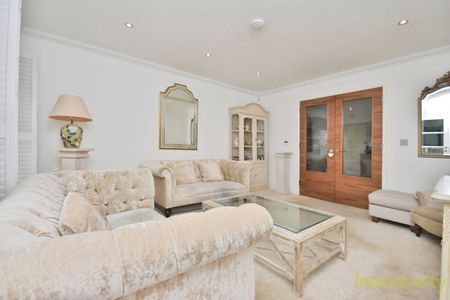 Chantry Road, CM23, Bishop'S Stortford - Photo 2