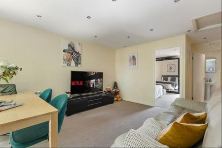 1 bedroom flat to rent - Photo 2