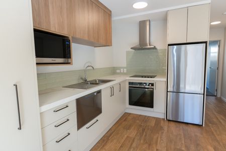 Brand new 1-bedroom apartment on George St - Photo 2