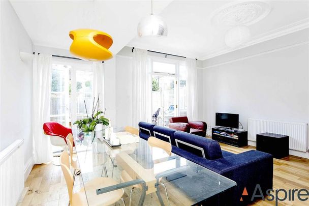 4 bedroom terraced house to rent - Photo 1