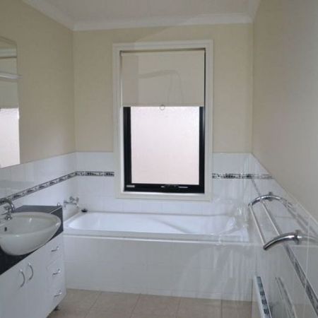 48 Lake Street, Wendouree - Photo 3