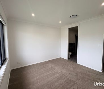 Brand New Three Bedroom Unit in Lochinvar - Photo 5