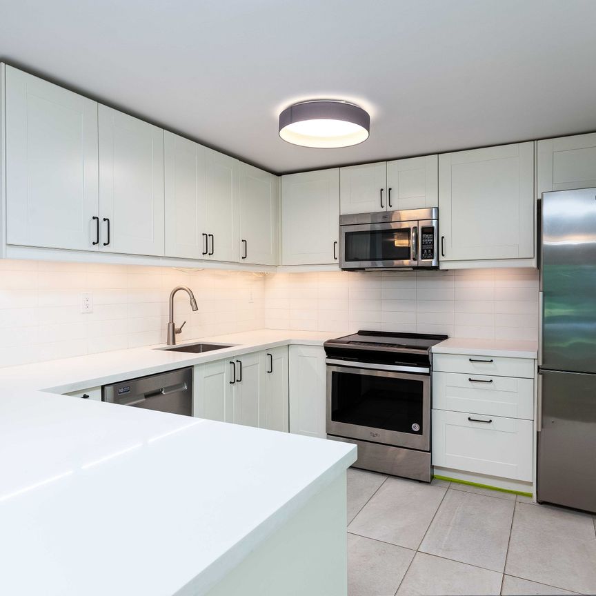 For Lease - 1207 Lorne Park-Coachhous Road, Mississauga, Ontario - Photo 1