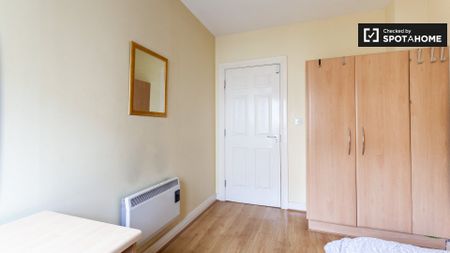 Room for rent in 6-bedroom apartment in the Old City, Dublin - Photo 4