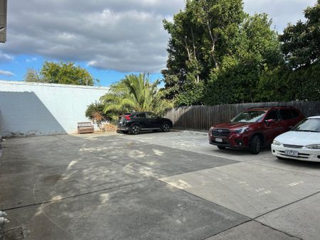 FRESHLY RENOVATED. - Photo 2