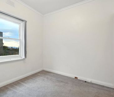 Three Bedroom Home in a Central Location - Photo 3