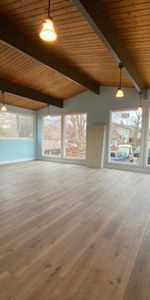 Recently Upgraded Spacious 3 bed / 2 bath Main Floor - Photo 3