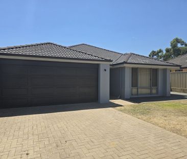 Spacious 4x2 Home with Double Garage - Photo 2