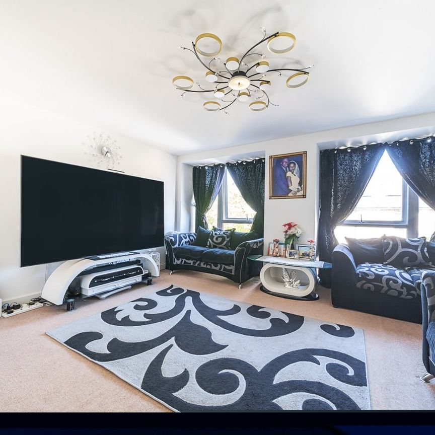 Terraced House to rent - Alcock Crescent, Dartford, DA1 - Photo 1