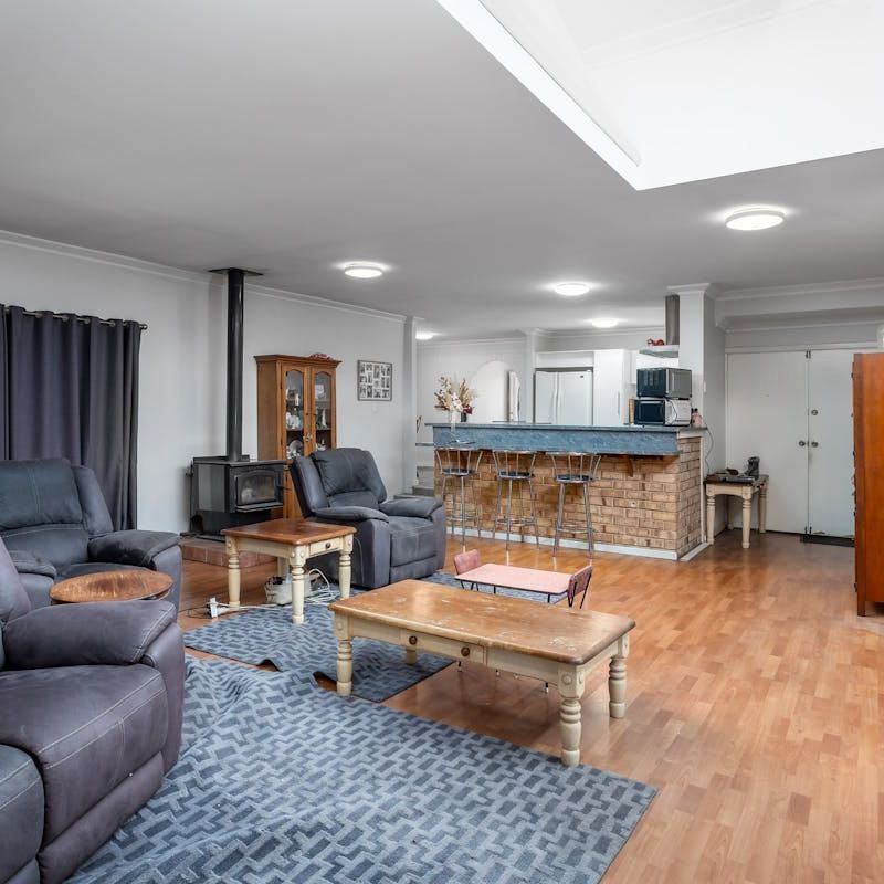 LARGE FAMILY HOME - Photo 1