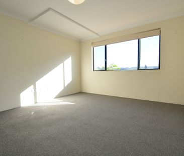MODERN 2 BEDROOM APARTMENT LOCATED CLOSE TO AMENTITIES - Photo 4