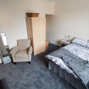 6 bedroom terraced house to rent - Photo 2