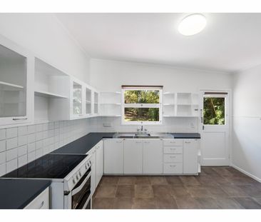 Charmingly Renovated High-side Corinda Home - Photo 5