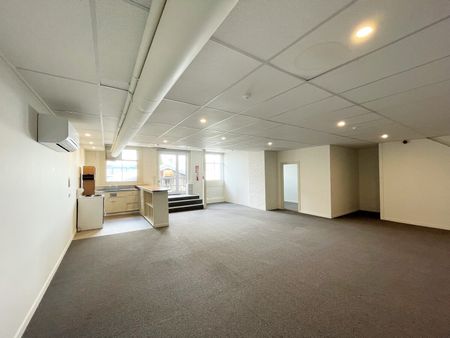 Central 1 bedroom studio available - Photo 3