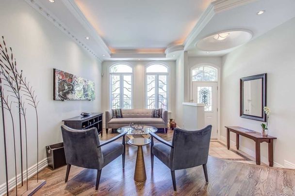 For Lease - 405 Bedford Park Avenue, Toronto, Ontario - Photo 1