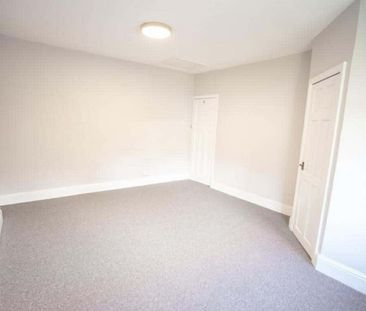 4 bedroom end of terrace house to rent - Photo 2