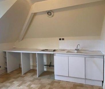 A LOUER un appartement type F4 de 57,37m² au 2ème étage sans ascens... - Photo 2