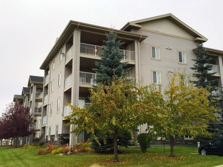 Stunning 2 Bed, 2 Bath Condo in Lancaster - 4th Floor In-Suite Laundry - Photo 3