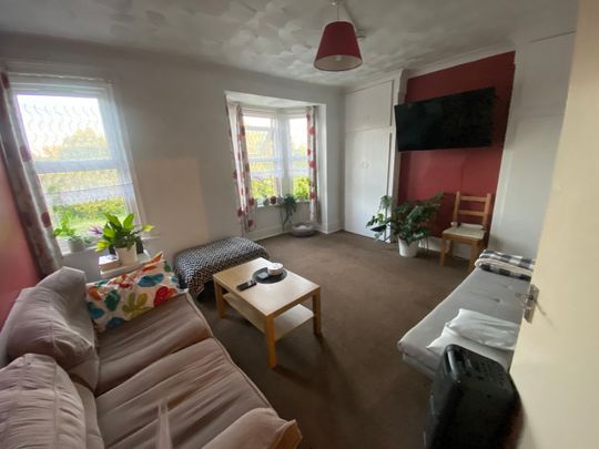 2 Bed Flat, Portswood Road, SO17 - Photo 1