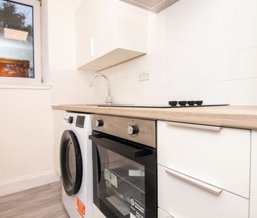 2 Bed Flat, Elmbank Road, AB24 - Photo 2