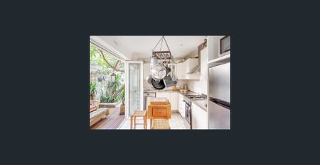 CONTEMPORARY THREE BEDROOM TERRACE HOUSE IN PRIME LOCATION - Photo 4