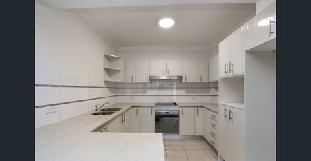 Modern and Spacious Apartment - Photo 4