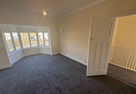 Spies Lane, Halesowen, West Midlands - Photo 2